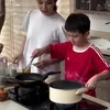 Chef Devina Hermawan dampingi anak memasak