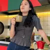 Sheryl Sheinafia saat minum kopi di dapur