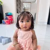 Dek Cunda Nyeruput Kelapa Muda