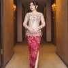 Pemain film DANUR ini mempercayakan kebayanya didesain oleh Fashion Designer Yanti Adeni serta kain dari Asha Indonesia.