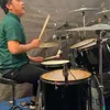 Potret Dika Ogah bermain drum