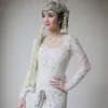 Febby Rastanty pakai siger sunda
