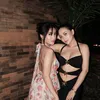 Fuji pakai dress pamer punggung