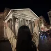 Hanni dan Minji Nikmati Liburan di Roma