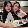 Dewi Perssik Momong Cucu