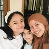 Artis dengan Anak Sambungnya