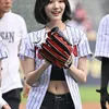 Ian dan Jiwoo Hearts2Hearts di Tanding Baseball