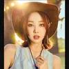 idol K-Pop pakai topi koboi