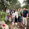 Ifan Seventeen Ziarah ke Makam Dylan Sahara