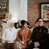 Potret Ikke Nurjanah di lamaran Adira Kania
