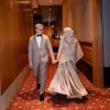 Irwansyah dan Zaskia Sungkar Kondangan