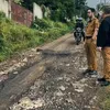 Jeje Govinda Blusukan Jalan Rusak