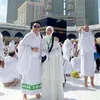 Jenita Janet dan Suami Umrah
