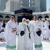 Jenita Janet dan Suami Umrah