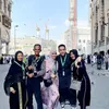 Jenita Janet dan Suami Umrah