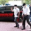 Jerinx datang di Kejaksaan Negeri Jakarta Selatan, Rabu (1/12) sekitar pukul 13.00 WIB ditemani pengacaranya. 