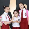 Keluarga Ussy dan Andhika kompak pakai seragam sekolah