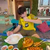 Kenzou Anak Tamara Makan Pakai Tangan