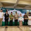 Teuku Wisnu Shireen Sungkar Bersih Masjid