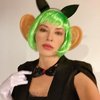 Tamara juga tampil unik banget dengan memakai wig pendek warna hijau neon dihiasi dengan kuping super lebar dan bando!