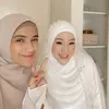 Potret Larissa Chou dan Nadya Mustika kini jadi ipar 