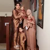 Lesti Kejora dan Rizky Billar bersama tiga anak