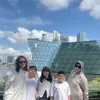 Liburan Dhena Devanka dan Tiga Anaknya