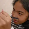 Dian Sastrowardoyo Dimakeup Emo Look