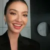 Raline Shah Peragakan Live Emoticon
