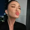 Raline Shah Peragakan Live Emoticon