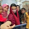 Maudy Koesnaedi dan Anak-anak Asuh Sang Bunda