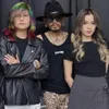 Mita The Virgin rambut baru warna pelangi