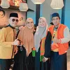 Ayu Ting Ting Berangkatkan Orangtua Umrah