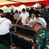 Momen Tabur Bunga Pemakaman Hotma Sitompul