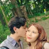 Nadin Amizah dicium sang suami
