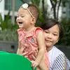 Potret Gemas Nala Kania momong sang adik.