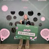 Potret Natasha Rizky memamerkan hadiah tanding padel
