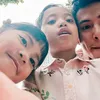 Okin Momong Biru dan Chava 