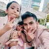 Okin Momong Biru dan Chava 