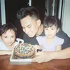 Okin Momong Biru dan Chava 