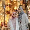 Oki Setiana Dewi ke Pasar di Mesir