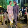 Olla Ramlan makin langsing dalam balutan kebaya ungu