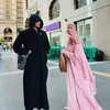 Hijab BCL Saat Umrah