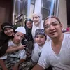 Pasha Ungu Perlihatkan Momen Tarawih Bersama Keluarga