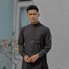 Potret pedangdut pria jebolan LIDa dan DA rayakan lebaran.