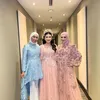 Irish Bella bersama ibu di ultah Hasya