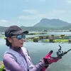 Prilly Lauconsina memancing dengan reel BC