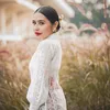 Prilly Latuconsina Pakai Kebaya