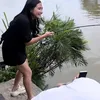 Potret Prilly Latuconsina Mancing