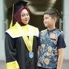 Rafathar Hadir di Wisuda Pengasuhnya